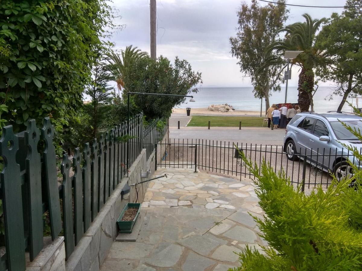 Cute Maisonette No2 On Coastal Sidewalk Nikiti  Exterior photo